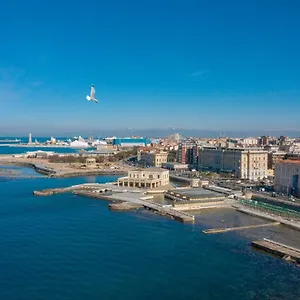 https://casamieli-nuovo-vicino-al-porto-e-al-mare.it-tuscanyhotel.com