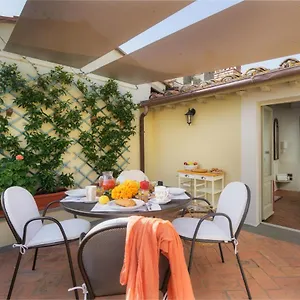https://terrazza-silena-centro-storico-con-vista-cortona.it-tuscanyhotel.com