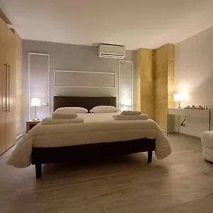 Idomeneo 63 Bed & Breakfast